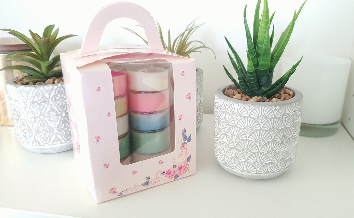 18 Gourmand Scented Candles, Tea Light Candles and holder, Long Burn 6-Hours